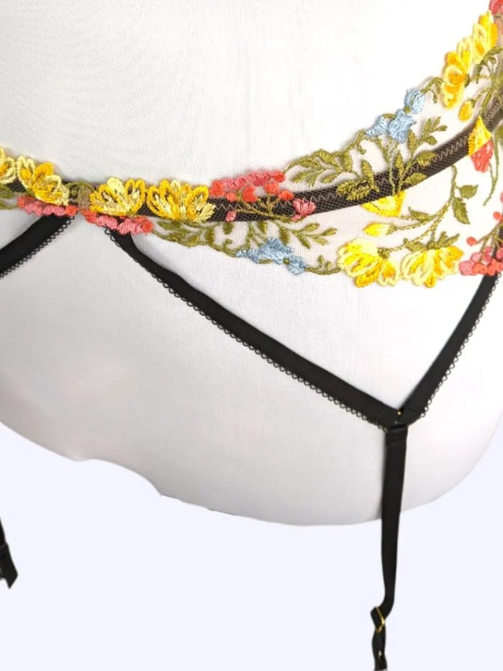 Victoria's Secret Dream Angels Garter Belt Floral Embroidered Lace Size M/L